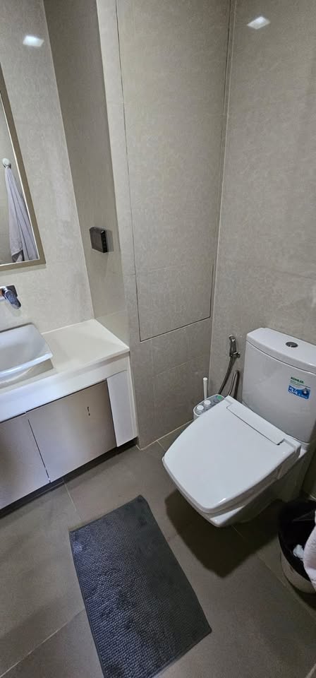 1-Bed, 1-Bath Condo for Rent at Liv@49, 40 sqm, ฿32,000/month, Near BTS Thonglor, Fully Furnished in Sukhumvit 49, Bangkok