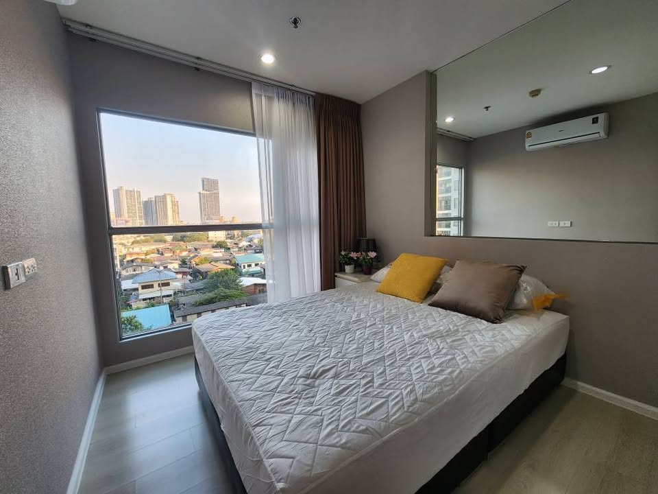Discover a fully furnished 1-bedroom condo for rent at Aspire Sukhumvit 48, just a 10-minute walk from BTS Phra Khanong. Modern amenities and prime location