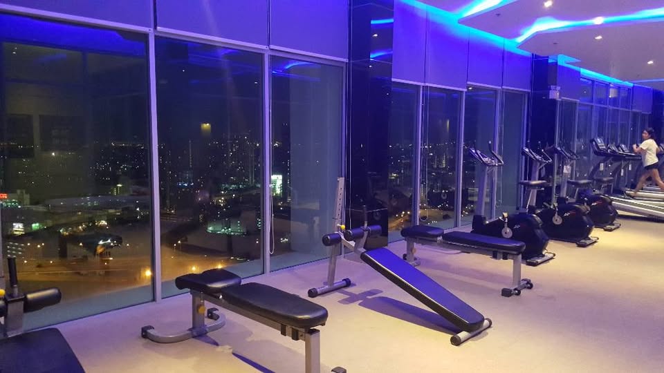Discover a fully furnished 1-bedroom condo for rent at Aspire Sukhumvit 48, just a 10-minute walk from BTS Phra Khanong. Modern amenities and prime location