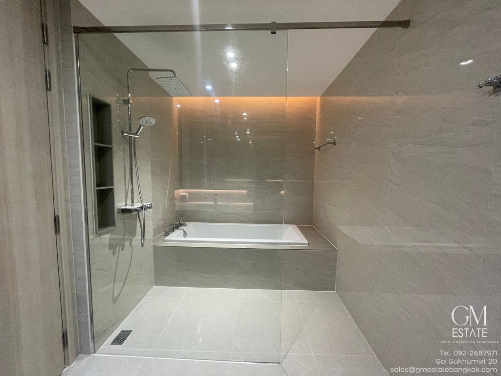 Luxury 2-BR apartment for rent at GM Estate Sukhumvit 20. Spacious 115 sqm, balcony, housekeeping, top amenities. Rent from 170K THB/month. Pet-friendly!