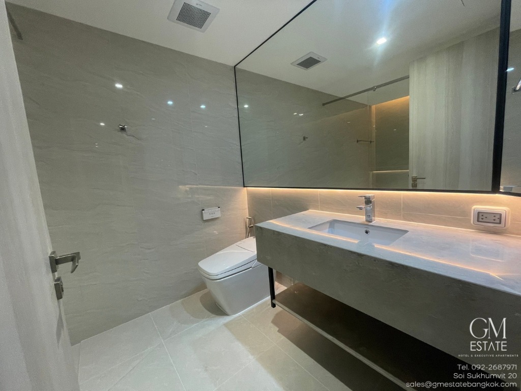 Luxury 2-BR apartment for rent at GM Estate Sukhumvit 20. Spacious 115 sqm, balcony, housekeeping, top amenities. Rent from 170K THB/month. Pet-friendly!