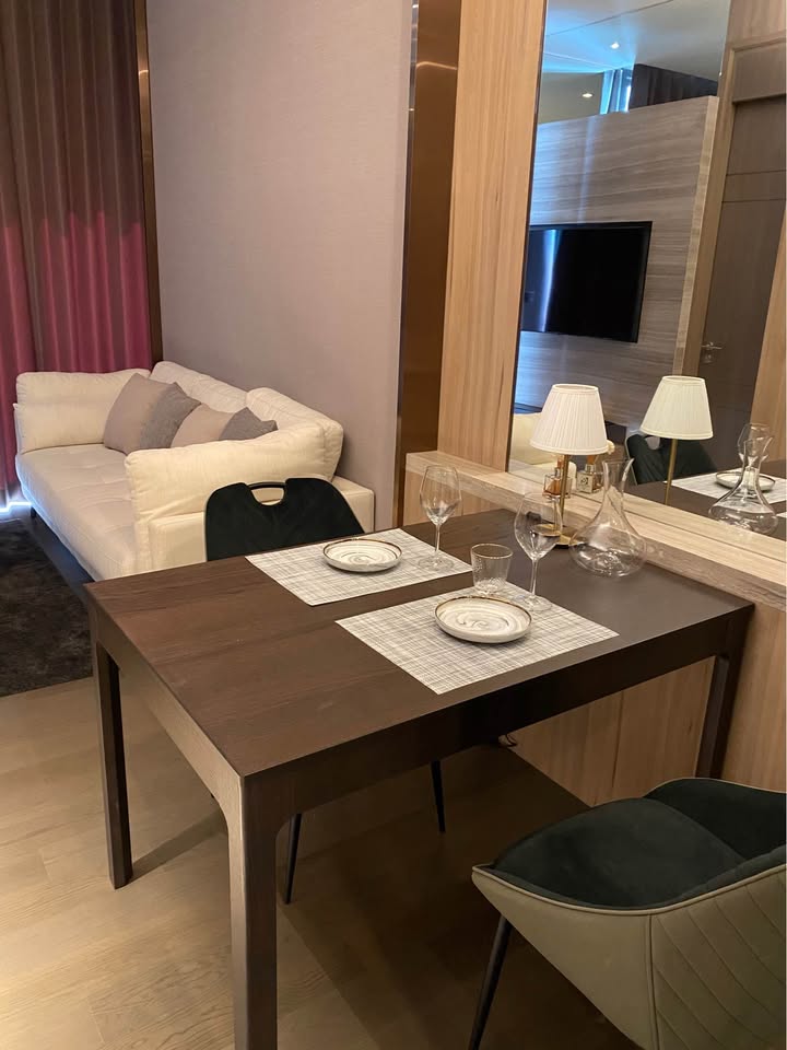 Luxury 1-bedroom apartment at The Esse at Singha Complex, 29th floor, 48 sqm. For rent at 42,000 THB/month or sale at 13.5M THB. Prime Asoke location.