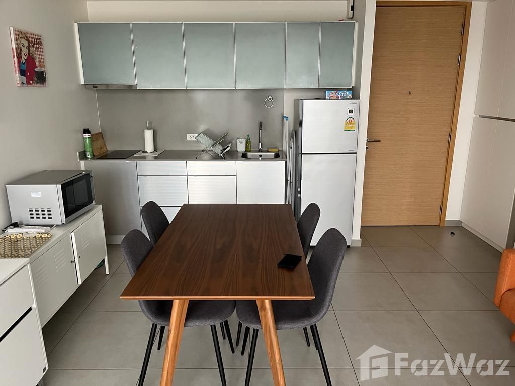 Luxury 1-bed, 1-bath, 44 sqm condo at The Lofts Ekkamai. Prime location near BTS. Sale: 6.5M THB | Rent: 30K THB/month. Contact us now for a viewing!