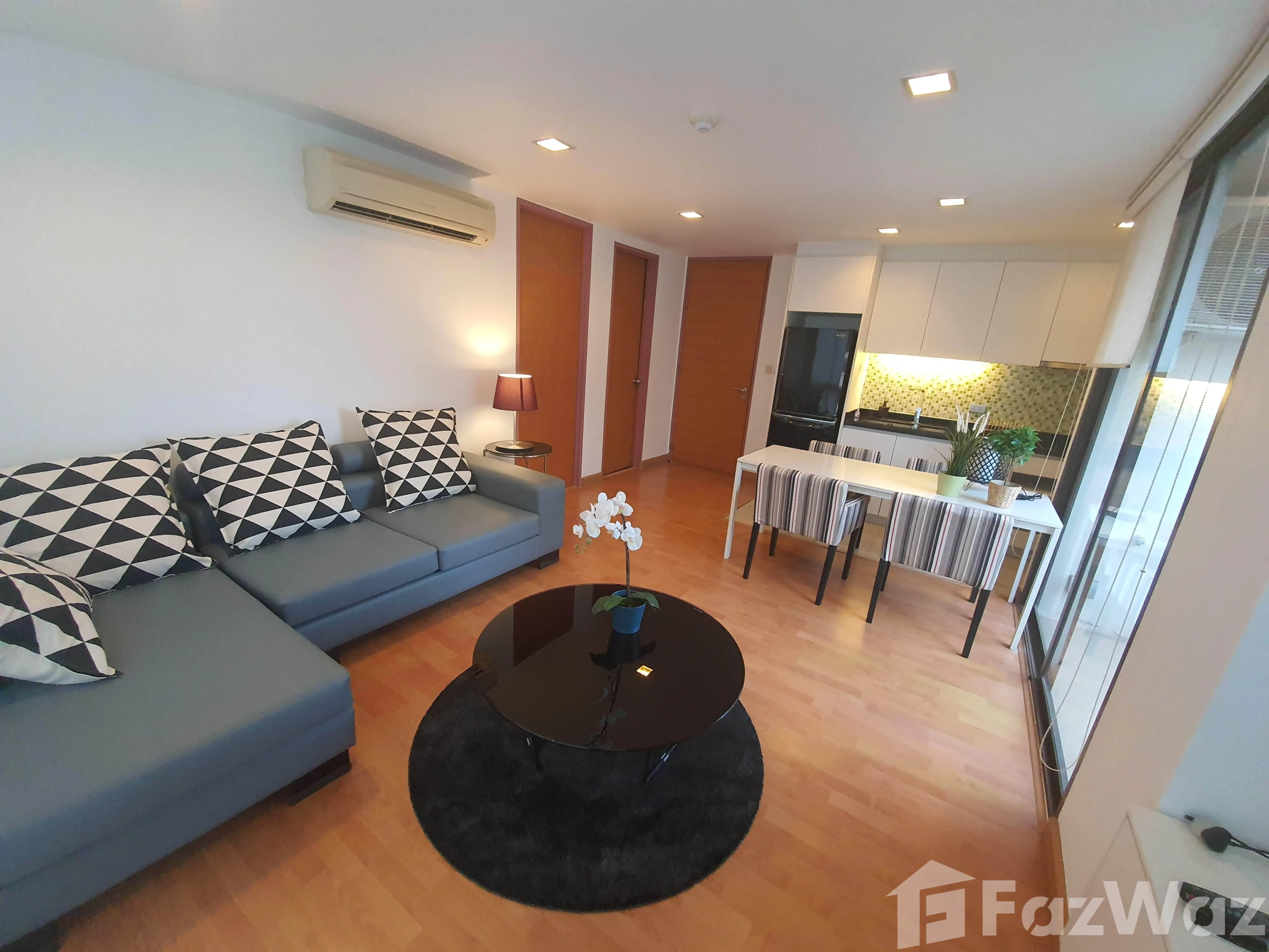 Modern 1-bedroom, 1-bathroom condo at XVI The Sixteenth, 43 sqm, for sale at ฿5,100,000 or rent at ฿25,000/month near MRT Queen Sirikit.