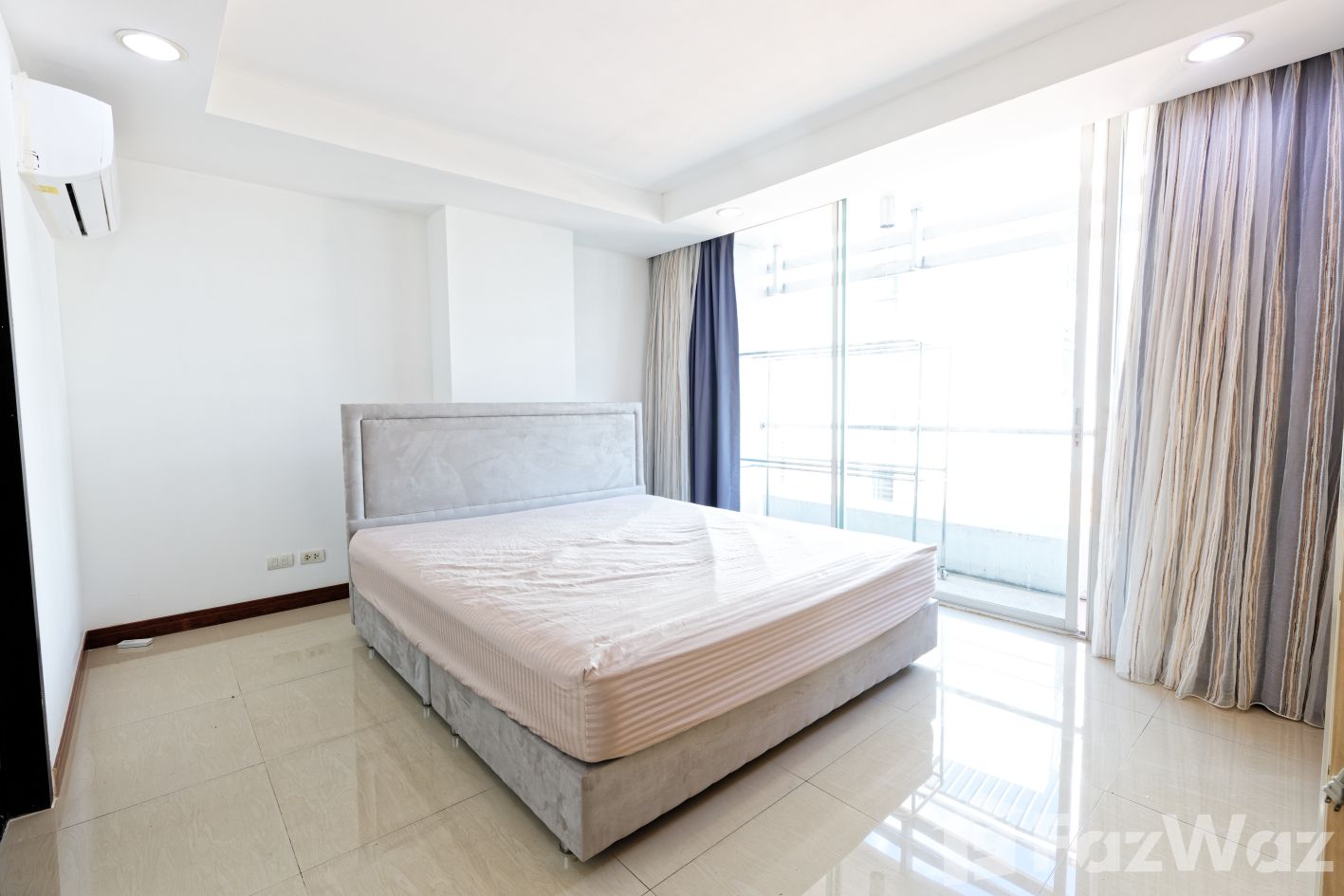 2 Bedrooms, 2 Bathrooms, 76 sqm condo at The Kris 2 Ratchada 17 for sale at ฿4,550,000. Modern amenities, great location in Din Daeng, Bangkok. Perfect for investment.