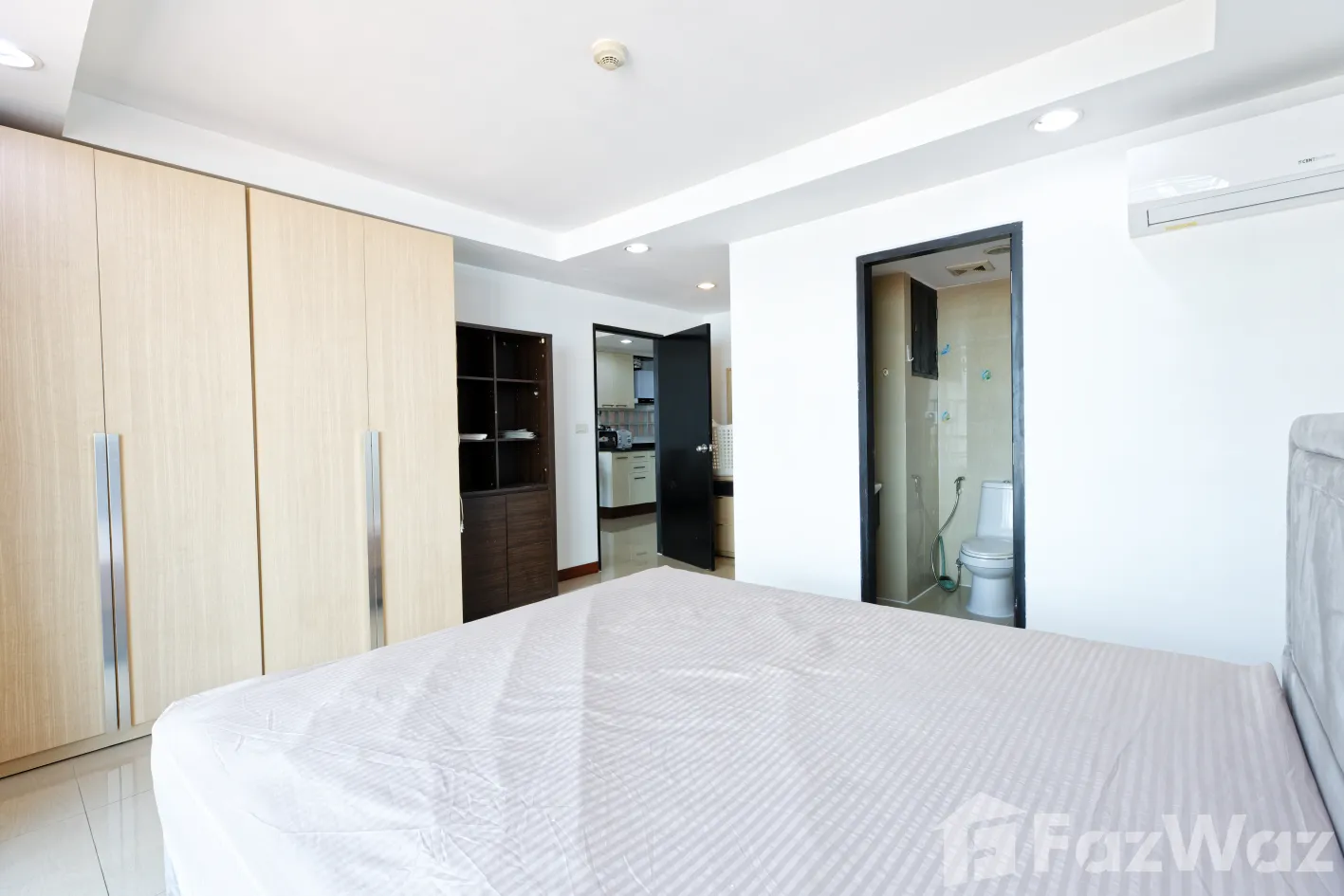 2 Bedrooms, 2 Bathrooms, 76 sqm condo at The Kris 2 Ratchada 17 for sale at ฿4,550,000. Modern amenities, great location in Din Daeng, Bangkok. Perfect for investment.
