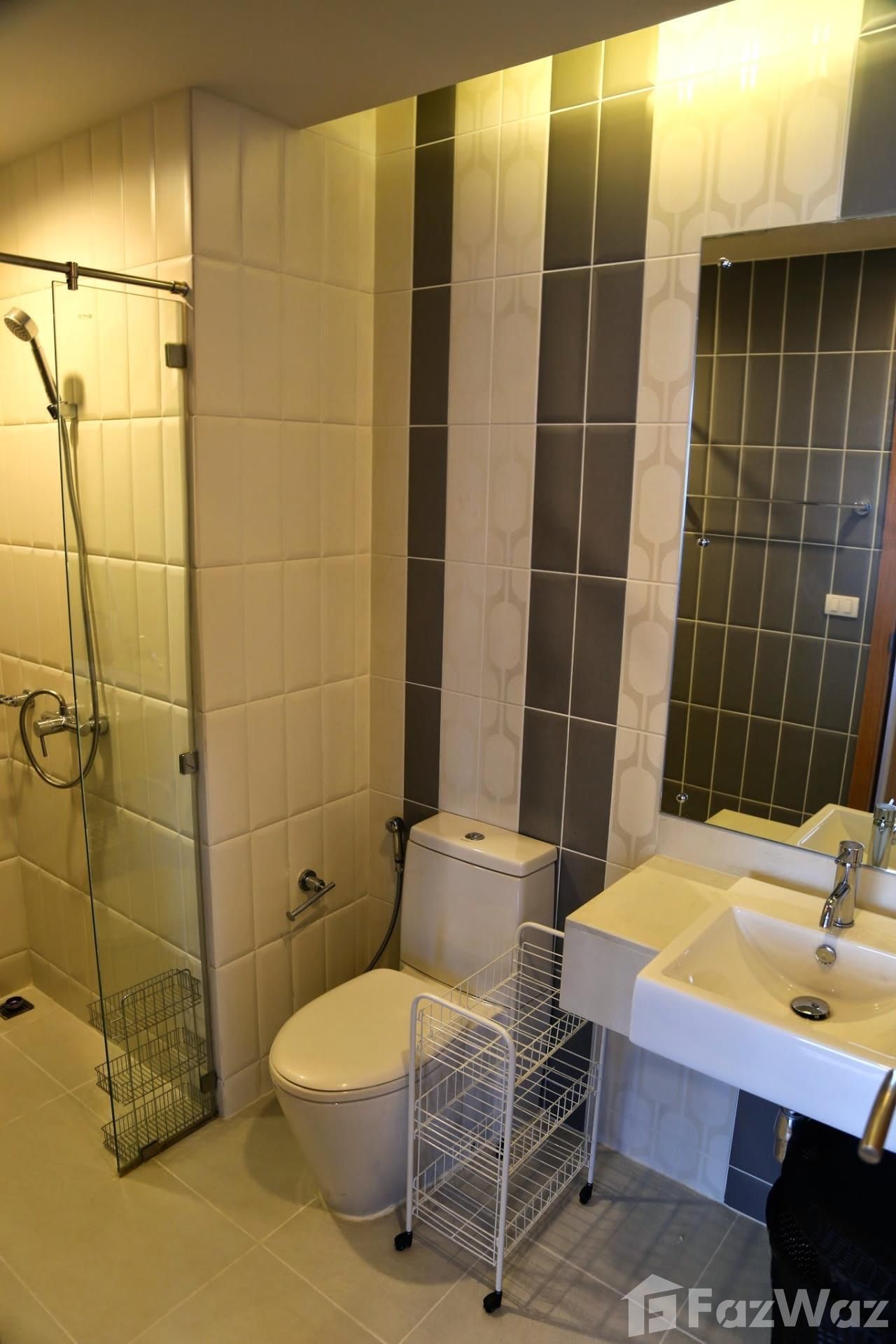 1-Bedroom, 1-Bathroom condo for sale at Circle Petchaburi, 47 sqm, at ฿4.6M. Ideal location near MRT, shopping, dining, and top schools. Perfect for city living.