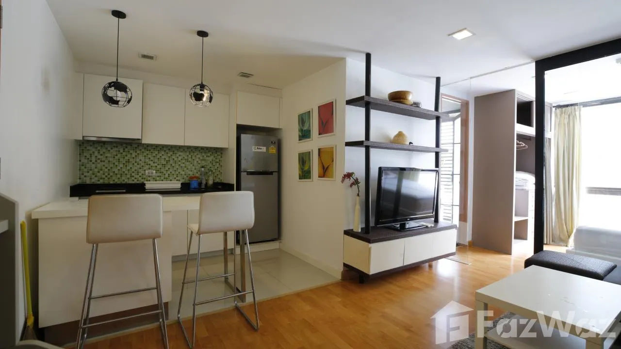 Modern 1-bed, 1-bath 38sqm condo at XVI The Sixteenth, Bangkok. Great location near MRT. For sale at ฿4.45M.
