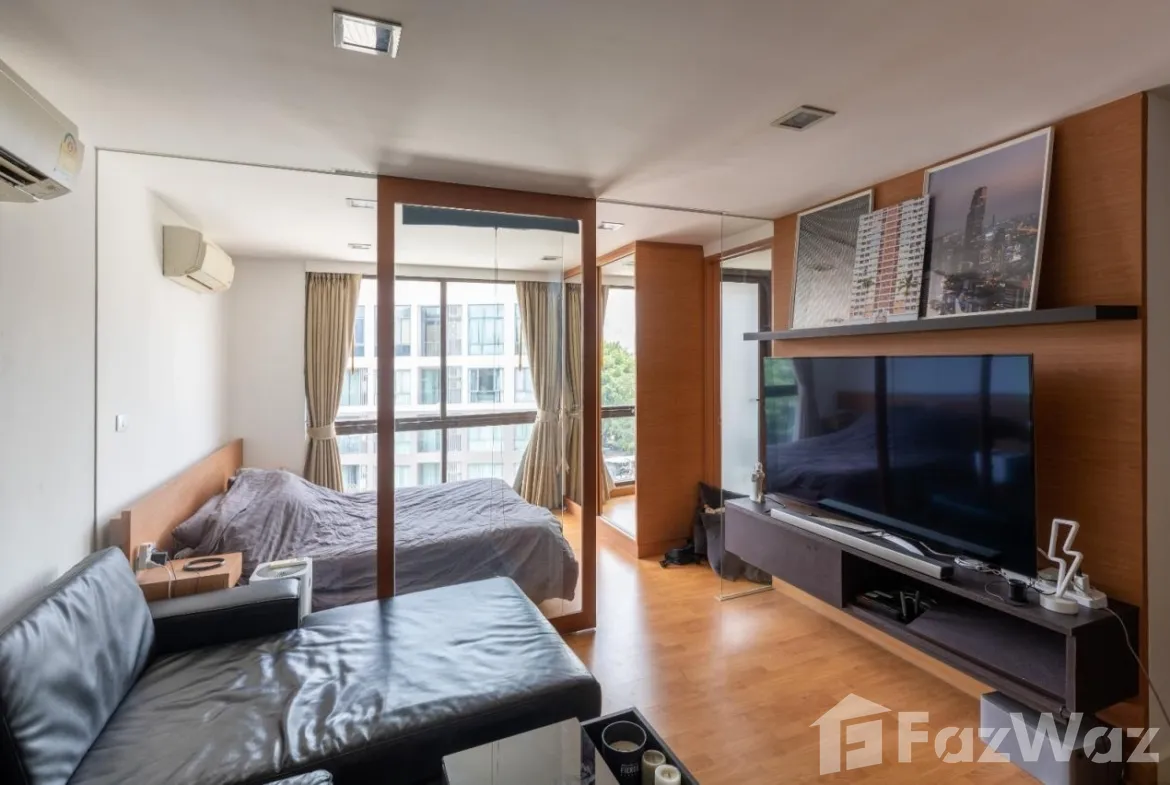 1-bedroom, 1-bathroom 38sqm condo at XVI The Sixteenth in Khlong Toei. For sale at 4.6M THB. Prime location near MRT. Contact us for details!