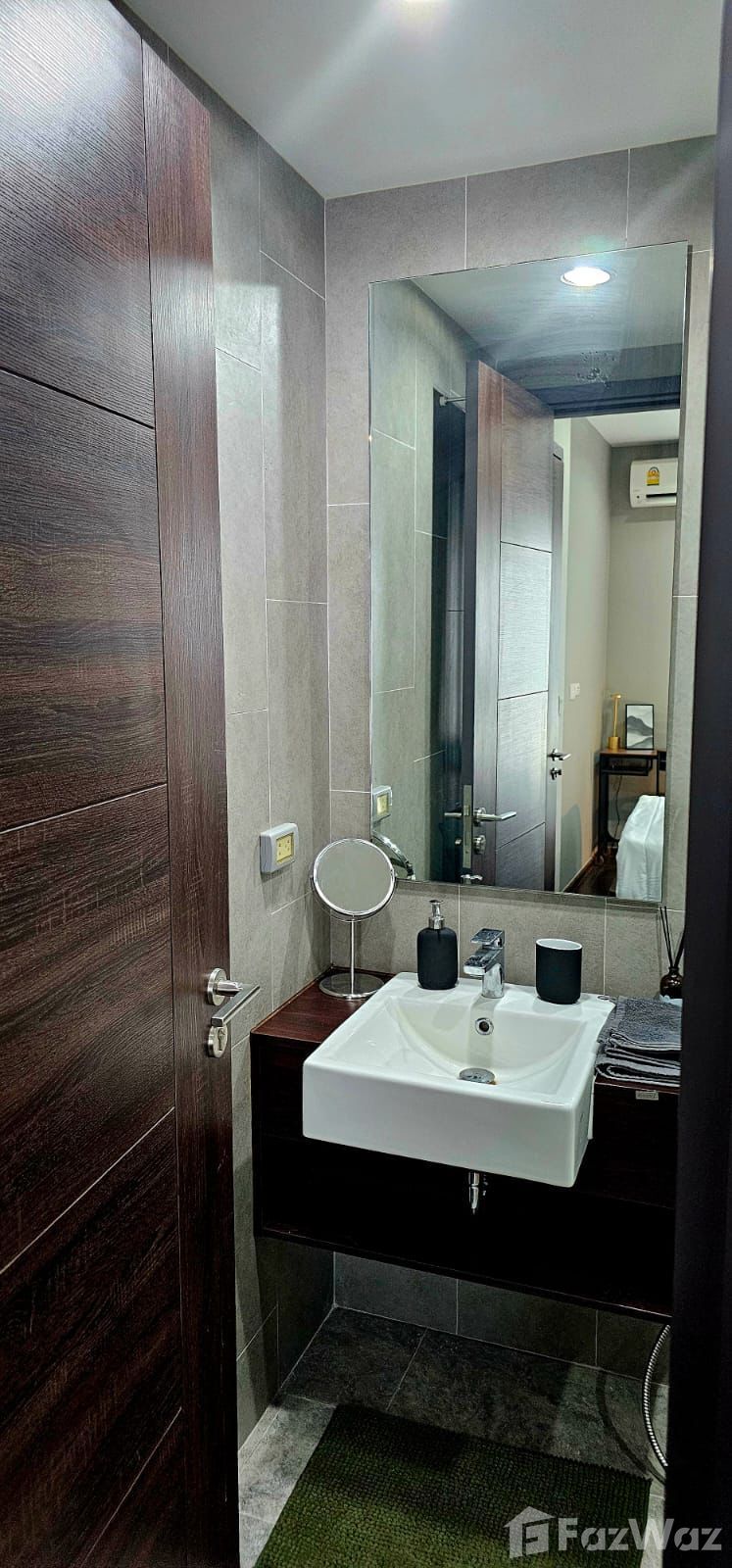 Modern 1-bed, 1-bath, 31 sqm condo at C Ekkamai for sale at ฿4.4M. Prime Ekkamai location with top-tier amenities, pool, gym, and easy access to BTS.