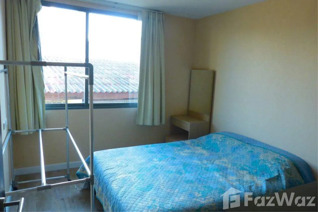 Facilities at Click Condo Sukhumvit 65 include parking, concierge, gym, security and swimming pool.