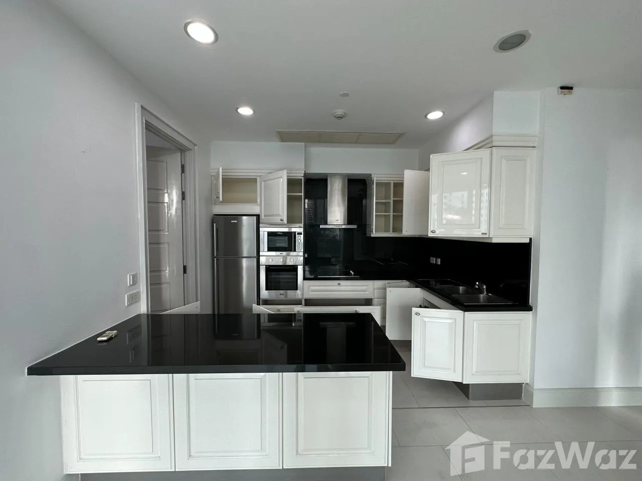 Luxurious 3-bedroom, 3-bathroom 146 sqm condo at Royce Private Residences. Prime Bangkok location, top-tier amenities. For sale at ฿31,000,000.