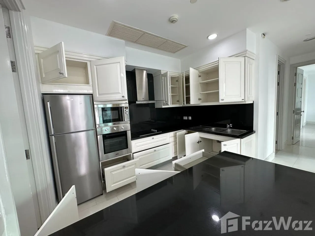 Luxurious 3-bedroom, 3-bathroom 146 sqm condo at Royce Private Residences. Prime Bangkok location, top-tier amenities. For sale at ฿31,000,000.