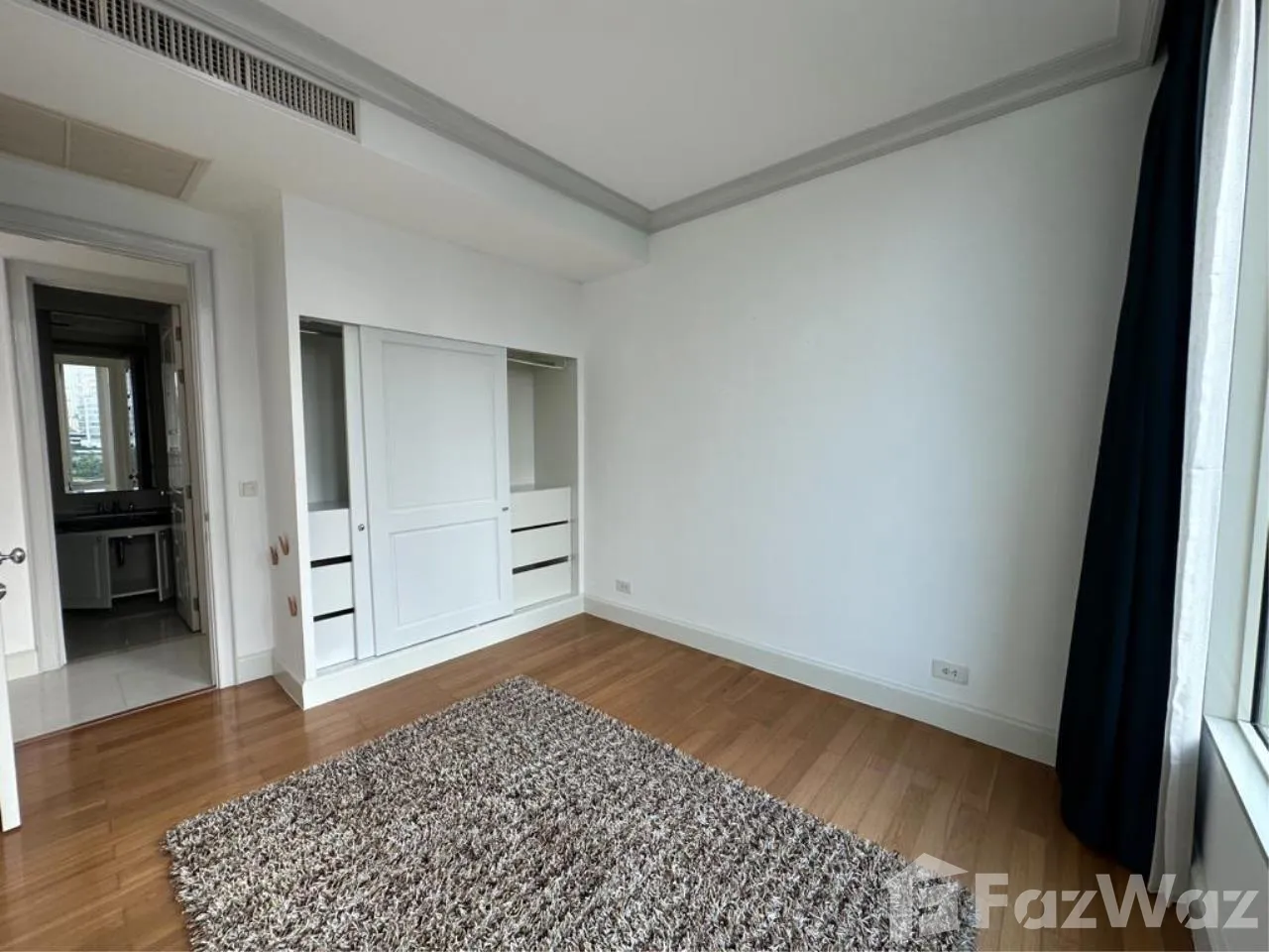 Luxurious 3-bedroom, 3-bathroom 146 sqm condo at Royce Private Residences. Prime Bangkok location, top-tier amenities. For sale at ฿31,000,000.