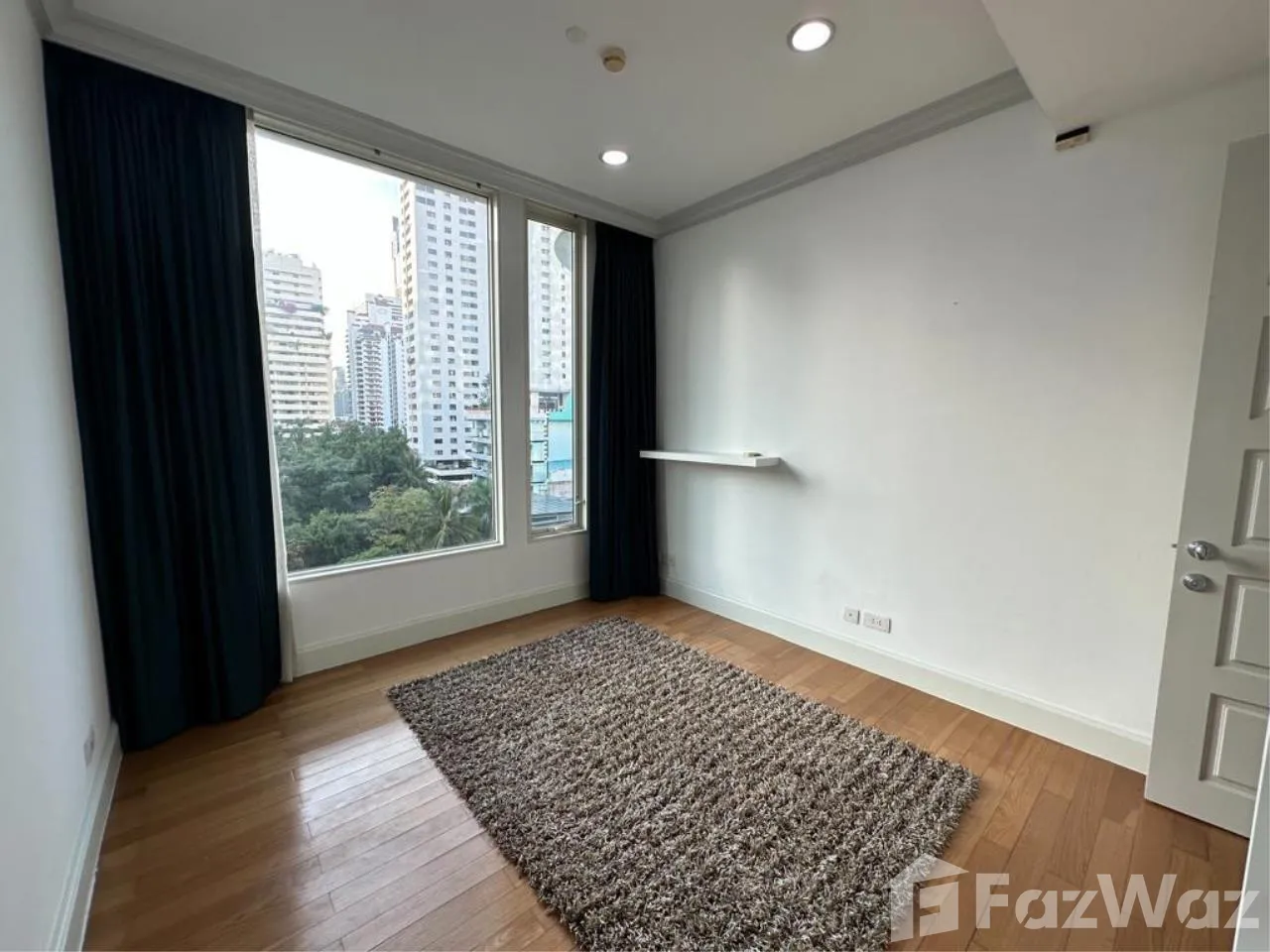 Luxurious 3-bedroom, 3-bathroom 146 sqm condo at Royce Private Residences. Prime Bangkok location, top-tier amenities. For sale at ฿31,000,000.