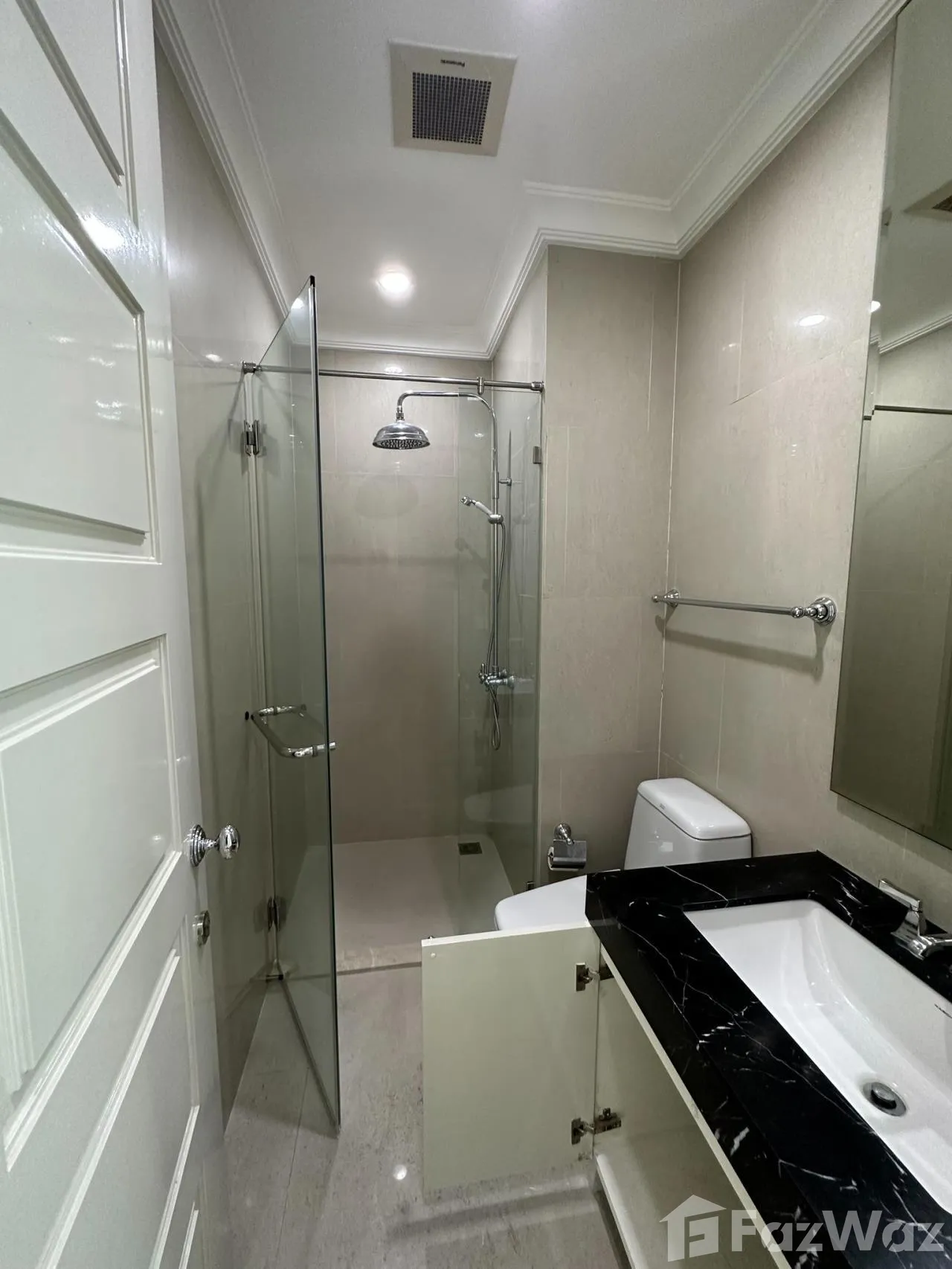 Luxurious 3-bedroom, 3-bathroom 146 sqm condo at Royce Private Residences. Prime Bangkok location, top-tier amenities. For sale at ฿31,000,000.