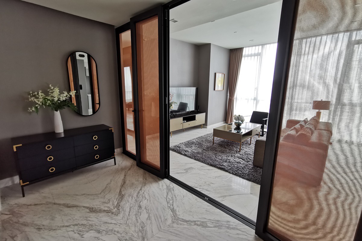 Luxury 2-bed, 3-bath 125 sqm condo at The Monument Thonglor. Pet-friendly, high floor, world-class amenities. For rent at ฿150,000/month. Contact us today!