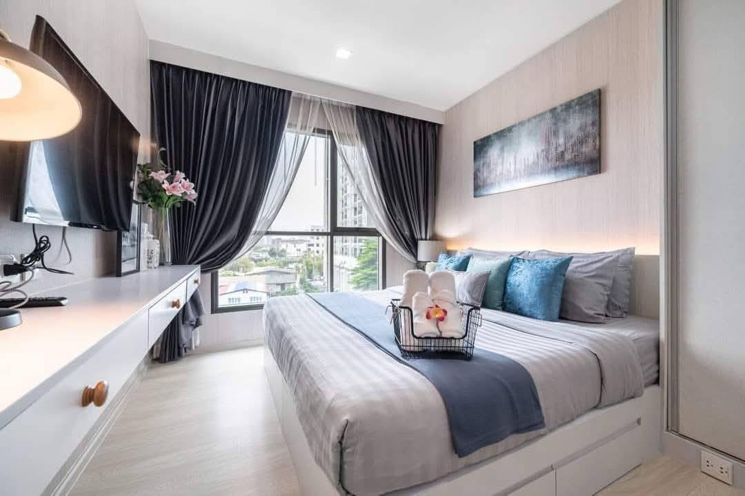 Modern 2-bedroom condo for sale at Life Sukhumvit 48. Fully furnished, prime location near BTS Phra Khanong. Sale price: 4.81 million THB, transfer fee 50/50.