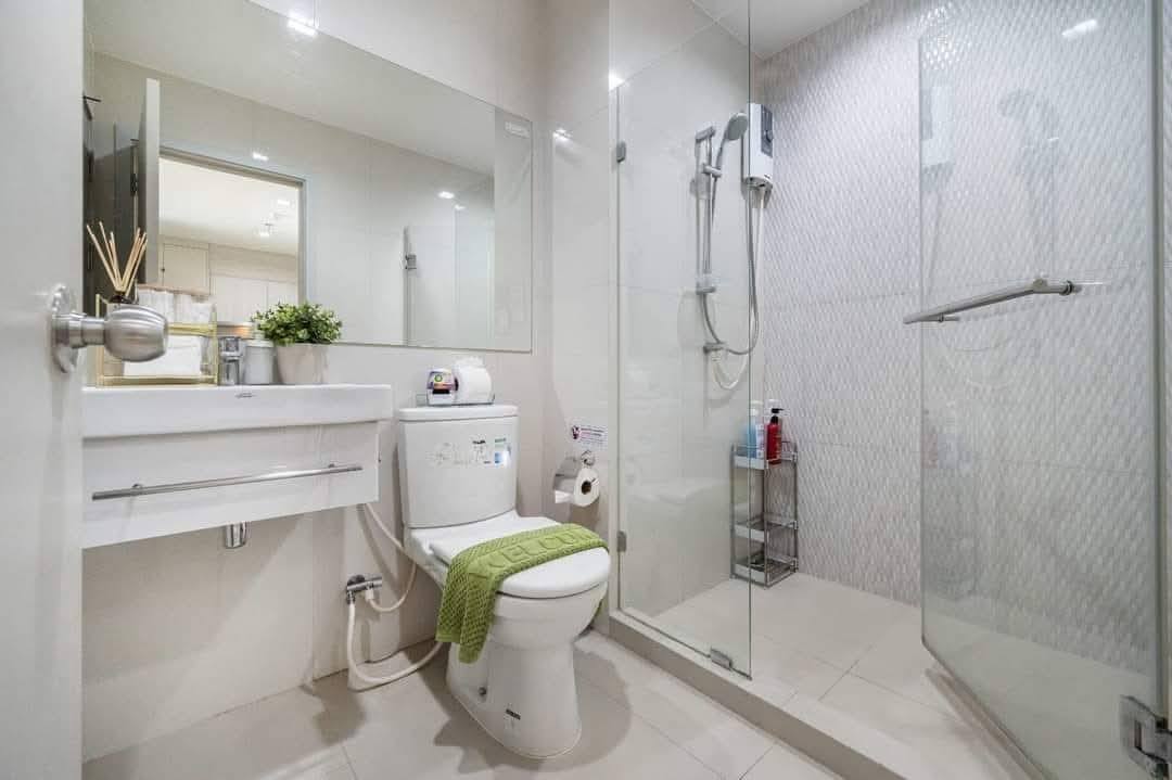 Modern 2-bedroom condo for sale at Life Sukhumvit 48. Fully furnished, prime location near BTS Phra Khanong. Sale price: 4.81 million THB, transfer fee 50/50.