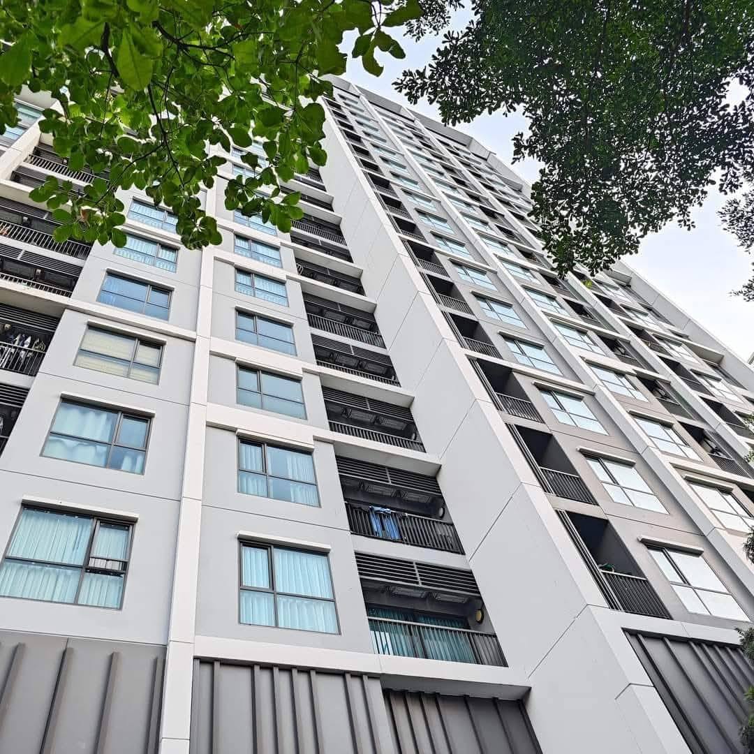 Modern 2-bedroom condo for sale at Life Sukhumvit 48. Fully furnished, prime location near BTS Phra Khanong. Sale price: 4.81 million THB, transfer fee 50/50.