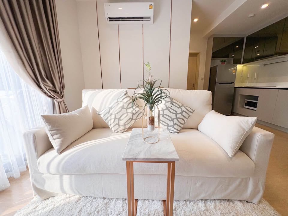 Pet-friendly 1-bed, 1-bath 35 sqm condo at MARU Ekkamai 2, corner unit, fully furnished. Just 450m from BTS Ekkamai. Contact us today for more details!