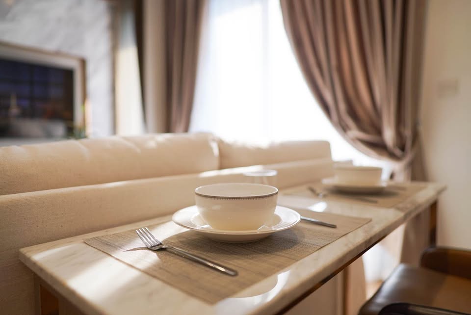 Pet-friendly 1-bed, 1-bath 35 sqm condo at MARU Ekkamai 2, corner unit, fully furnished. Just 450m from BTS Ekkamai. Contact us today for more details!