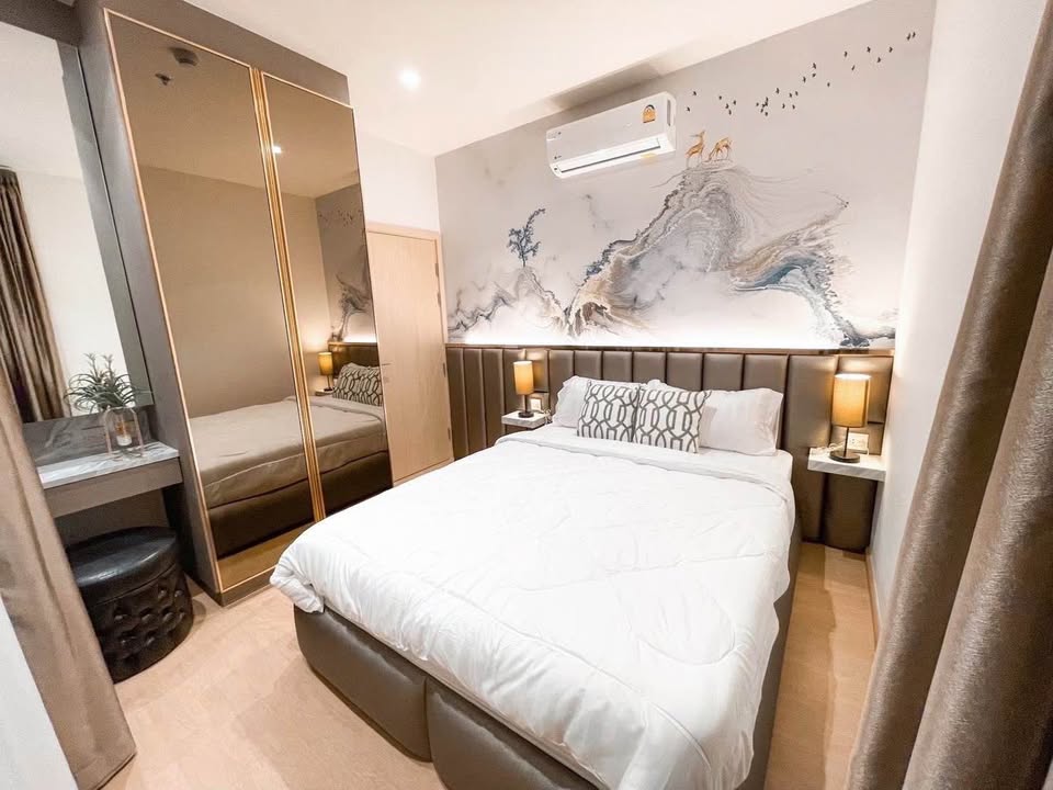 Pet-friendly 1-bed, 1-bath 35 sqm condo at MARU Ekkamai 2, corner unit, fully furnished. Just 450m from BTS Ekkamai. Contact us today for more details!