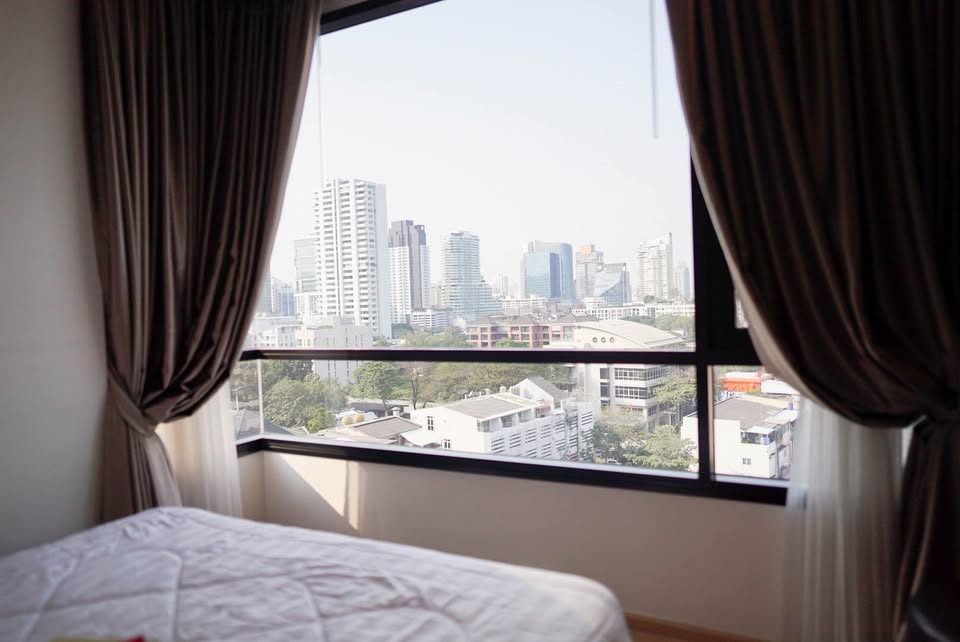 Pet-friendly 1-bed, 1-bath 35 sqm condo at MARU Ekkamai 2, corner unit, fully furnished. Just 450m from BTS Ekkamai. Contact us today for more details!