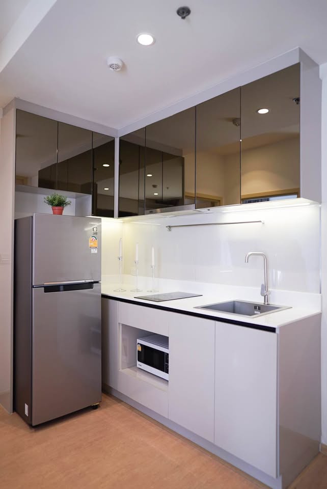 Pet-friendly 1-bed, 1-bath 35 sqm condo at MARU Ekkamai 2, corner unit, fully furnished. Just 450m from BTS Ekkamai. Contact us today for more details!