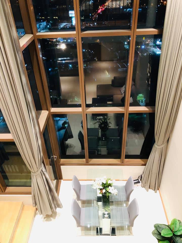 Spacious 1-bed, 2-bath duplex condo at The Emporio Place, 83 sqm, high floor with river view. Prime Sukhumvit 24 location near BTS Phrom Phong. Rent: 55,000 THB/month.