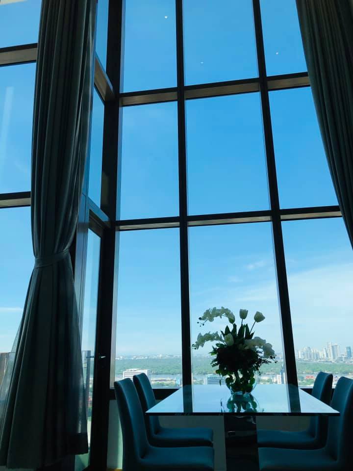 Spacious 1-bed, 2-bath duplex condo at The Emporio Place, 83 sqm, high floor with river view. Prime Sukhumvit 24 location near BTS Phrom Phong. Rent: 55,000 THB/month.