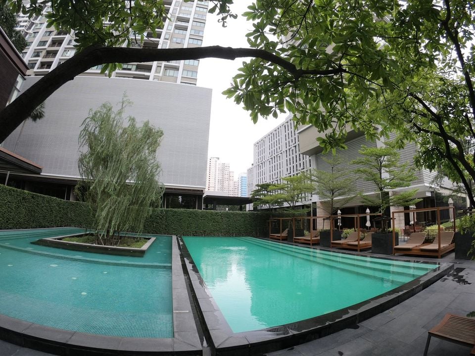 Spacious 1-bed, 2-bath duplex condo at The Emporio Place, 83 sqm, high floor with river view. Prime Sukhumvit 24 location near BTS Phrom Phong. Rent: 55,000 THB/month.