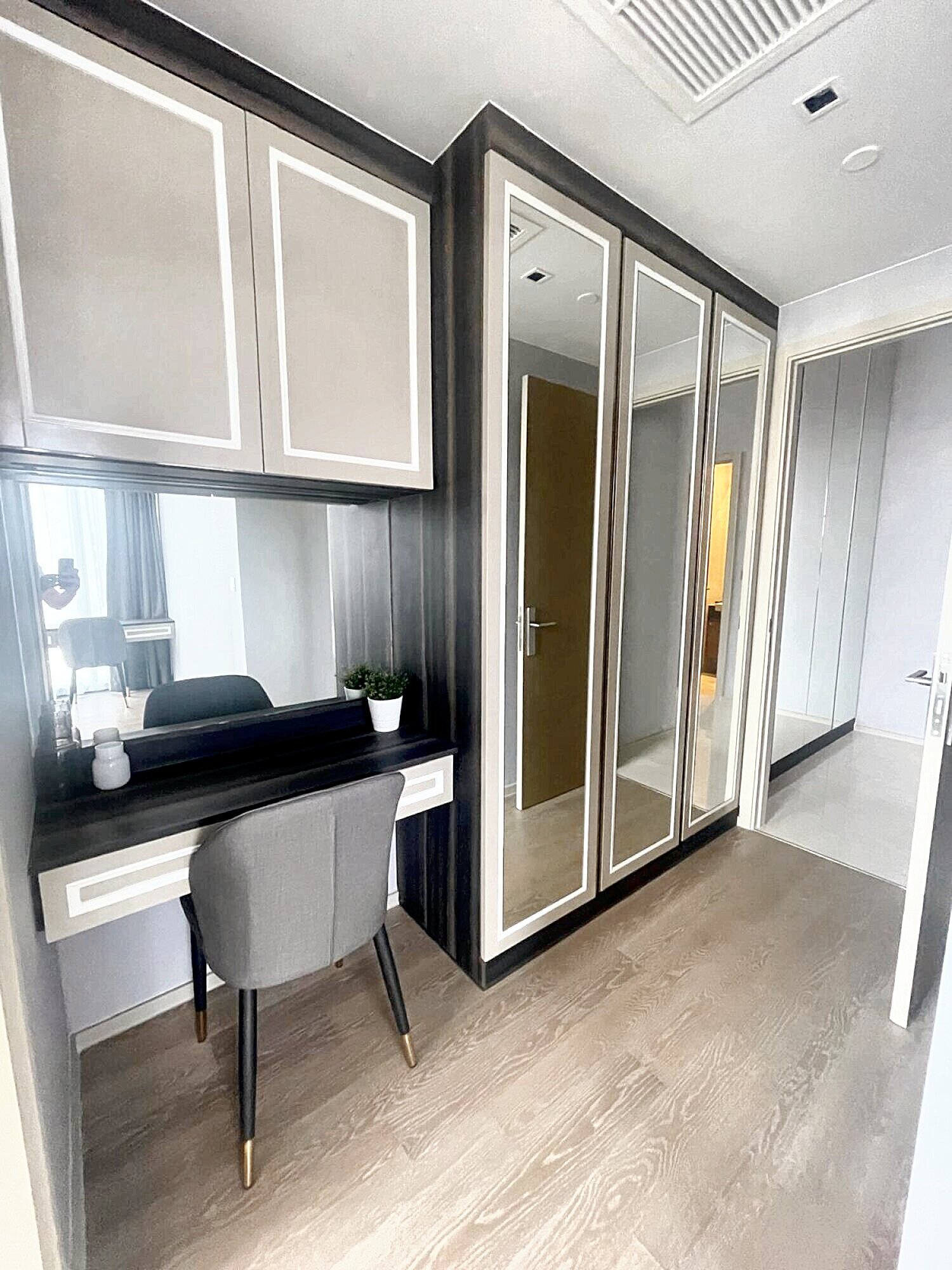 Luxury 2-bed, 2-bath condo for rent at Ashton Silom, 75 sqm, high floor, stunning city views. Prime CBD location near BTS & MRT. Rent: 83,000 THB/month.