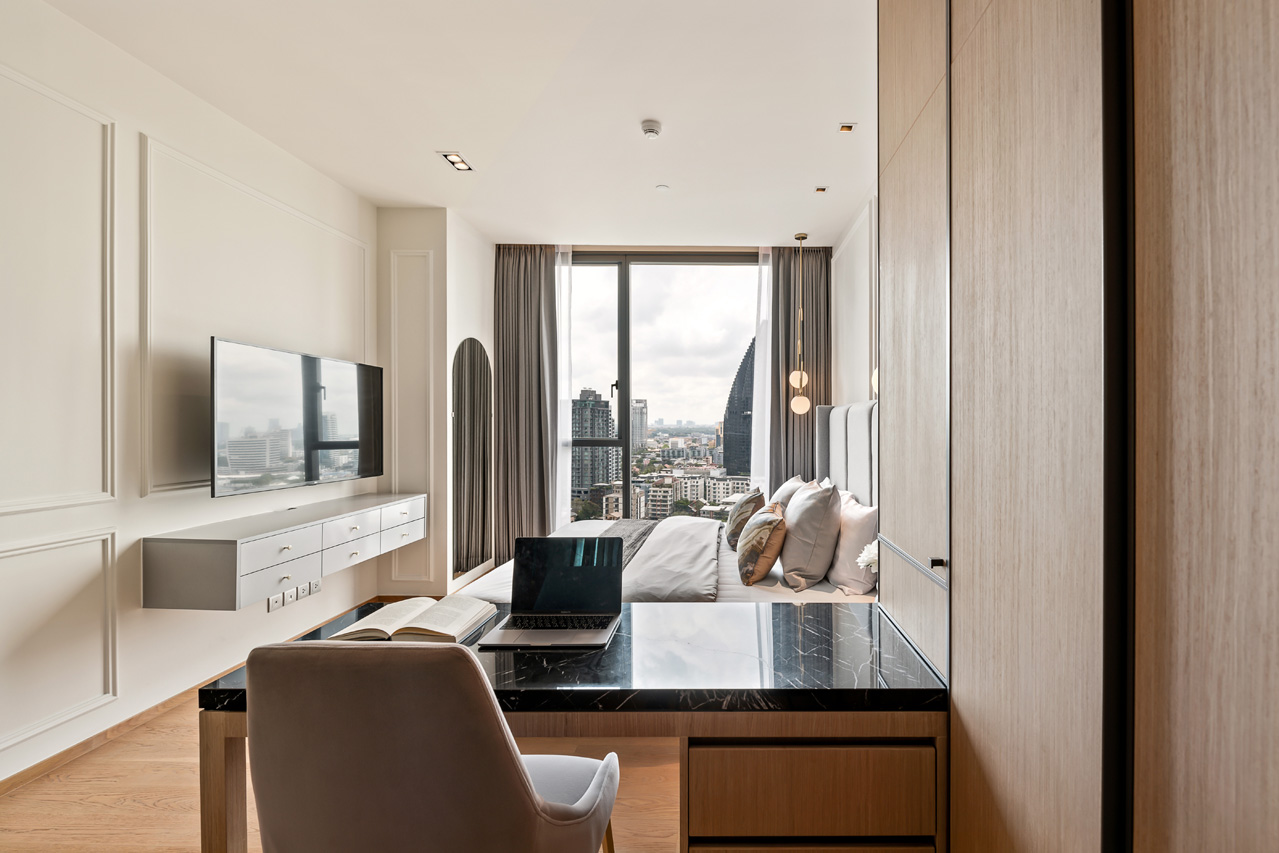 Luxury 1-bed, 1-bath condo for rent (67,500 THB/month) or sale (18.3M THB) at BEATNIQ Sukhumvit 32. High floor, city views, top-tier facilities. Near BTS Thonglor.