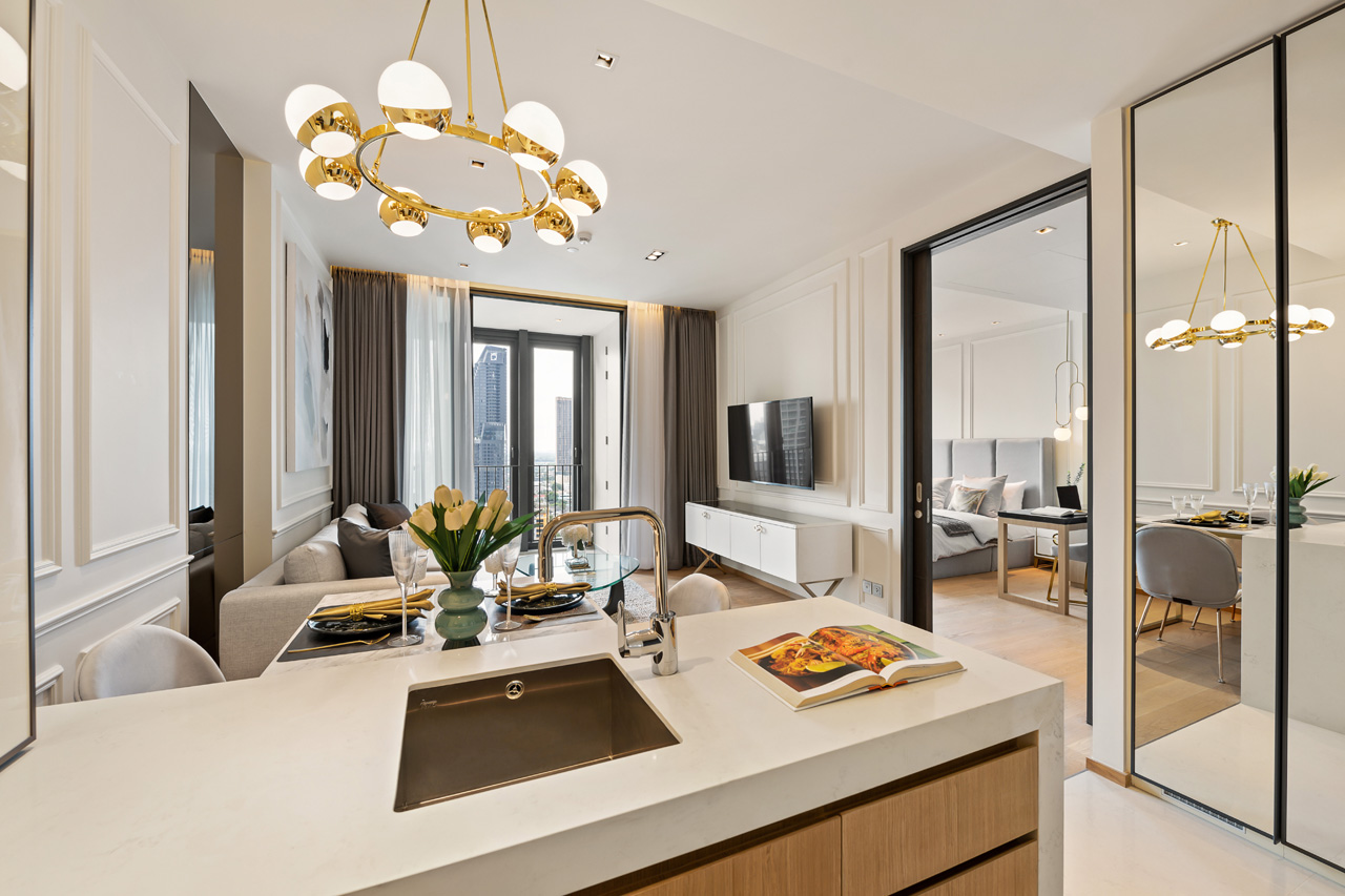Luxury 1-bed, 1-bath condo for rent (67,500 THB/month) or sale (18.3M THB) at BEATNIQ Sukhumvit 32. High floor, city views, top-tier facilities. Near BTS Thonglor.