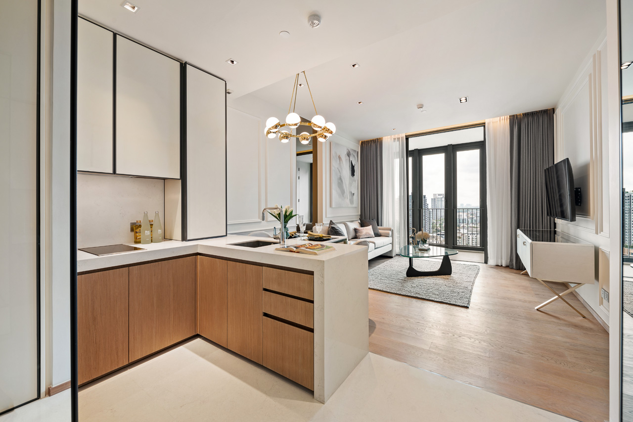 Luxury 1-bed, 1-bath condo for rent (67,500 THB/month) or sale (18.3M THB) at BEATNIQ Sukhumvit 32. High floor, city views, top-tier facilities. Near BTS Thonglor.