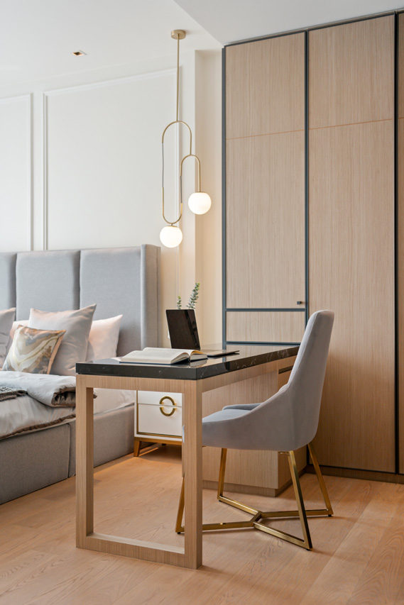 Luxury 1-bed, 1-bath condo for rent (67,500 THB/month) or sale (18.3M THB) at BEATNIQ Sukhumvit 32. High floor, city views, top-tier facilities. Near BTS Thonglor.