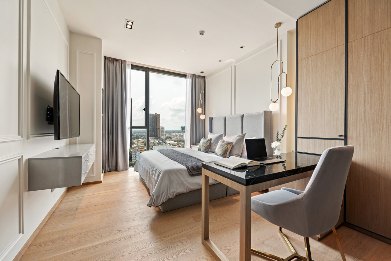 Luxury 1-bed, 1-bath condo for rent (67,500 THB/month) or sale (18.3M THB) at BEATNIQ Sukhumvit 32. High floor, city views, top-tier facilities. Near BTS Thonglor.