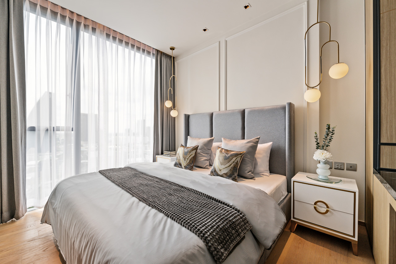Luxury 1-bed, 1-bath condo for rent (67,500 THB/month) or sale (18.3M THB) at BEATNIQ Sukhumvit 32. High floor, city views, top-tier facilities. Near BTS Thonglor.