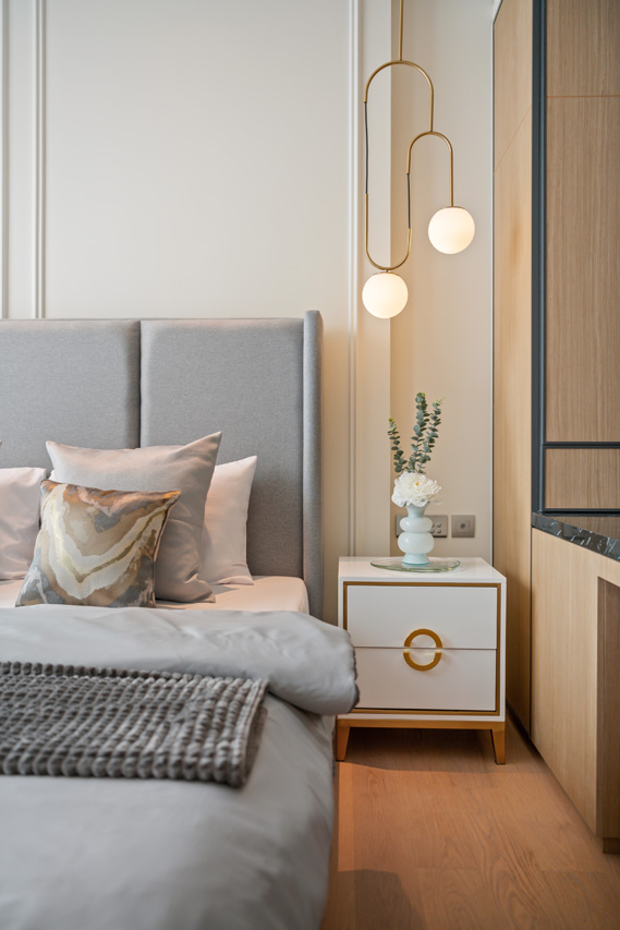 Luxury 1-bed, 1-bath condo for rent (67,500 THB/month) or sale (18.3M THB) at BEATNIQ Sukhumvit 32. High floor, city views, top-tier facilities. Near BTS Thonglor.