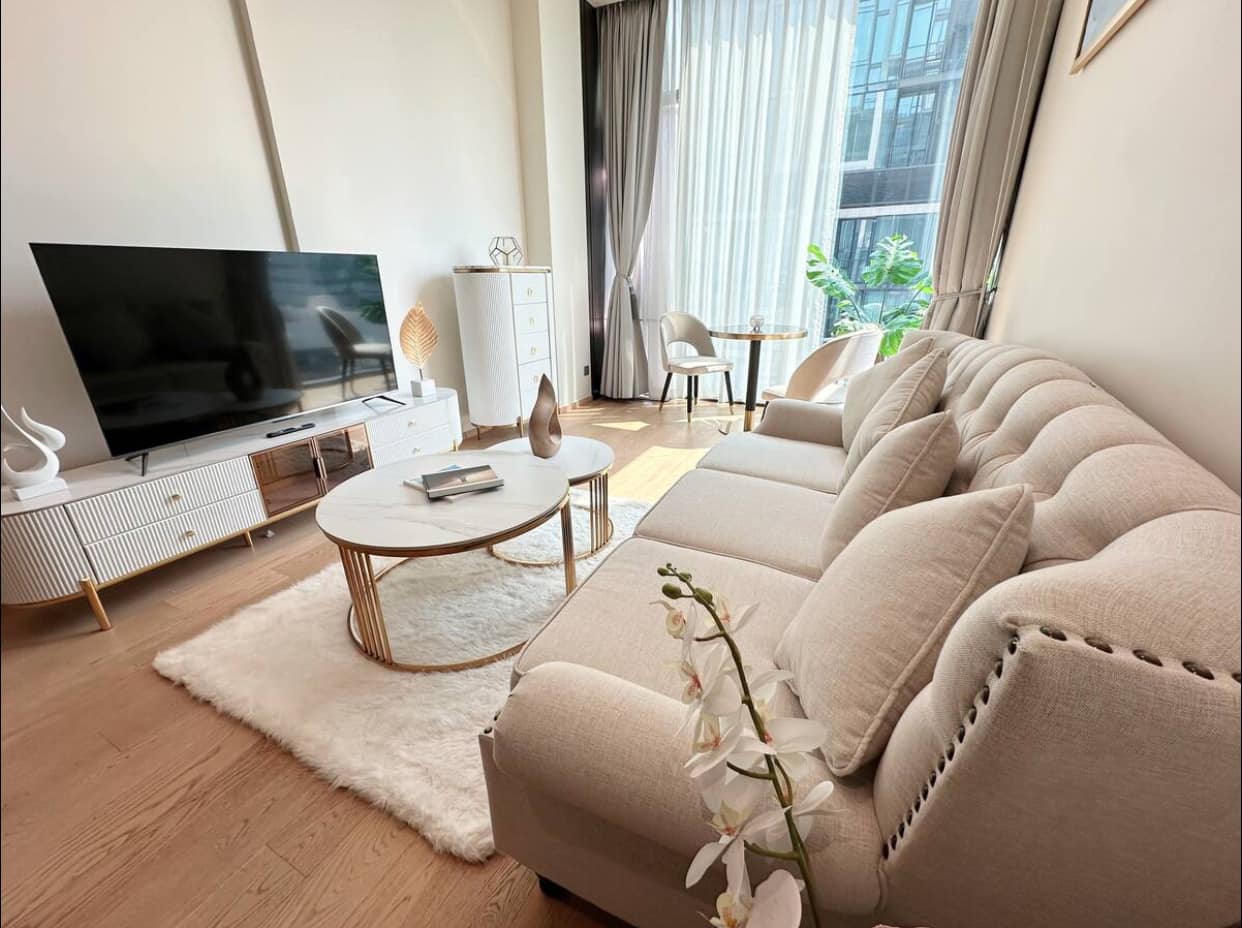 Luxury 1-bed condo for rent at 28 Chidlom (45 sqm). Prime location near Central World. Infinity pool, gym, sauna. Rent from 68,000 THB/month.