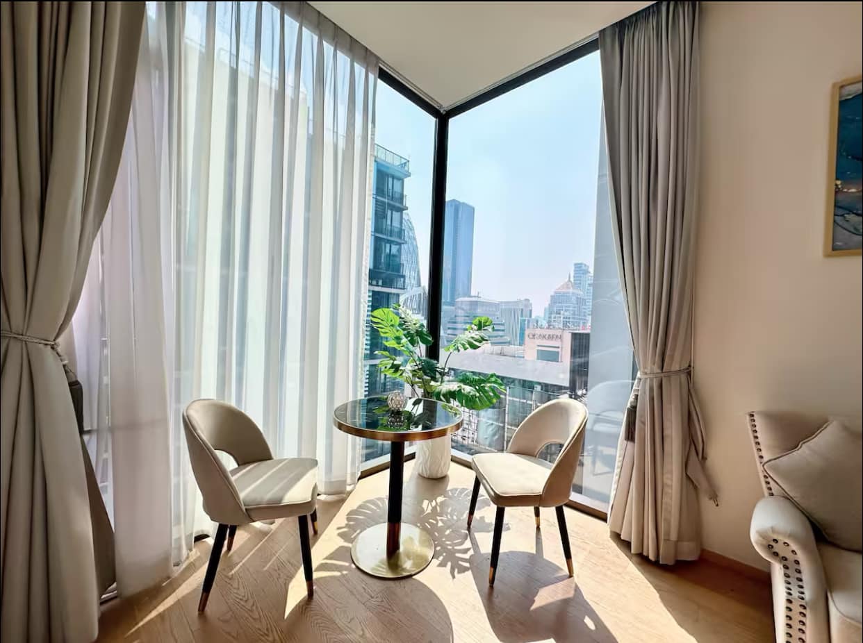Luxury 1-bed condo for rent at 28 Chidlom (45 sqm). Prime location near Central World. Infinity pool, gym, sauna. Rent from 68,000 THB/month.