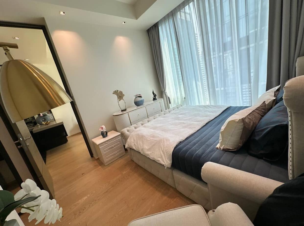 Luxury 1-bed condo for rent at 28 Chidlom (45 sqm). Prime location near Central World. Infinity pool, gym, sauna. Rent from 68,000 THB/month.