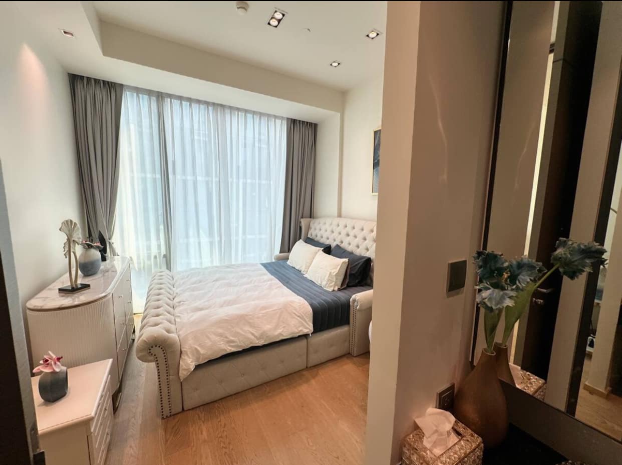 Luxury 1-bed condo for rent at 28 Chidlom (45 sqm). Prime location near Central World. Infinity pool, gym, sauna. Rent from 68,000 THB/month.