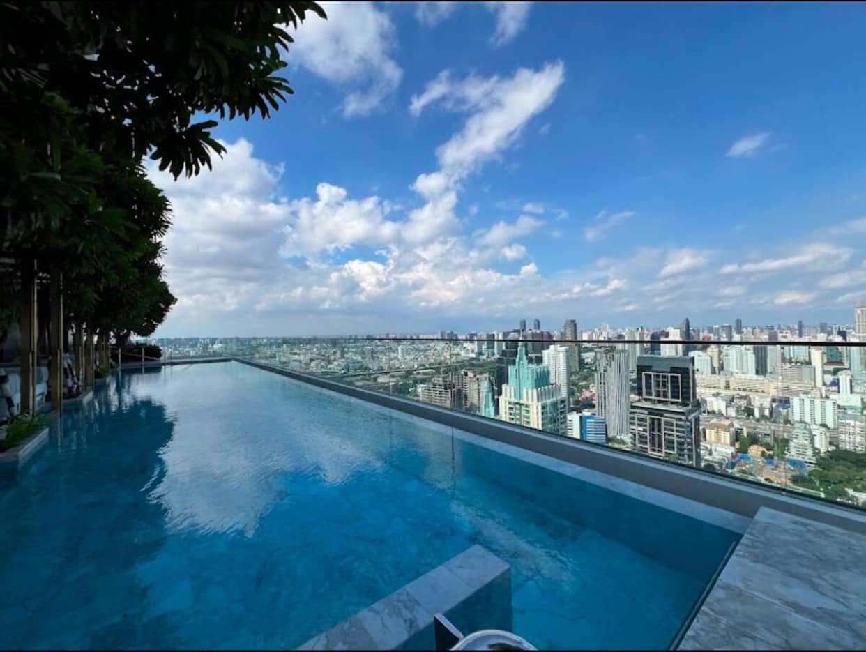 Luxury 1-bed condo for rent at 28 Chidlom (45 sqm). Prime location near Central World. Infinity pool, gym, sauna. Rent from 68,000 THB/month.