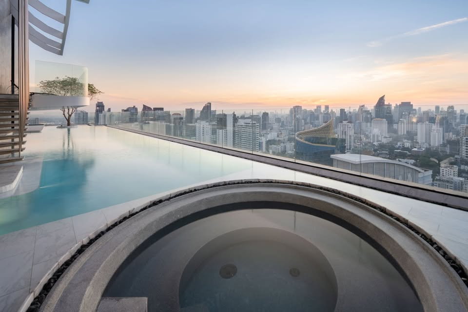 Luxury 2-bed condo at Park Origin Thonglor. 45 sqm, fully furnished, smart home system, premium facilities. Near BTS Thong Lor & Ekkamai. Rent: 62,000 THB/month.