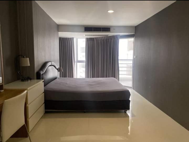 Spacious 3-bed, 2-bath 121 sqm condo at Waterford Diamond Tower for rent. Prime Sukhumvit 30/1 location near BTS Phrom Phong. Rent: 55,000 THB/month.