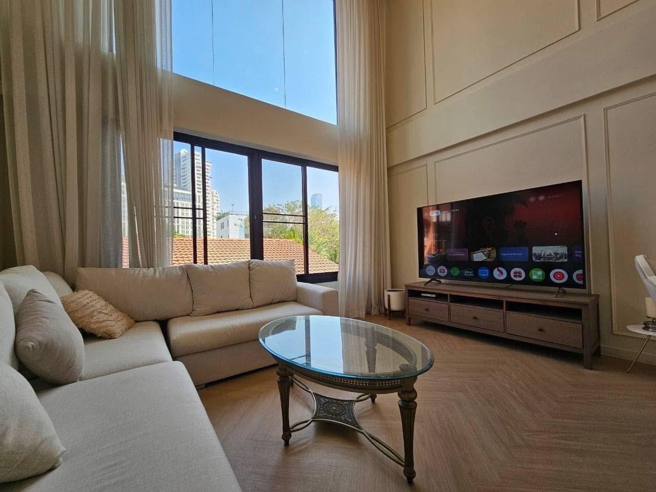 Spacious 3-Bedroom Townhome for Rent in Sukhumvit 49 – Ideal for Families or Home Office