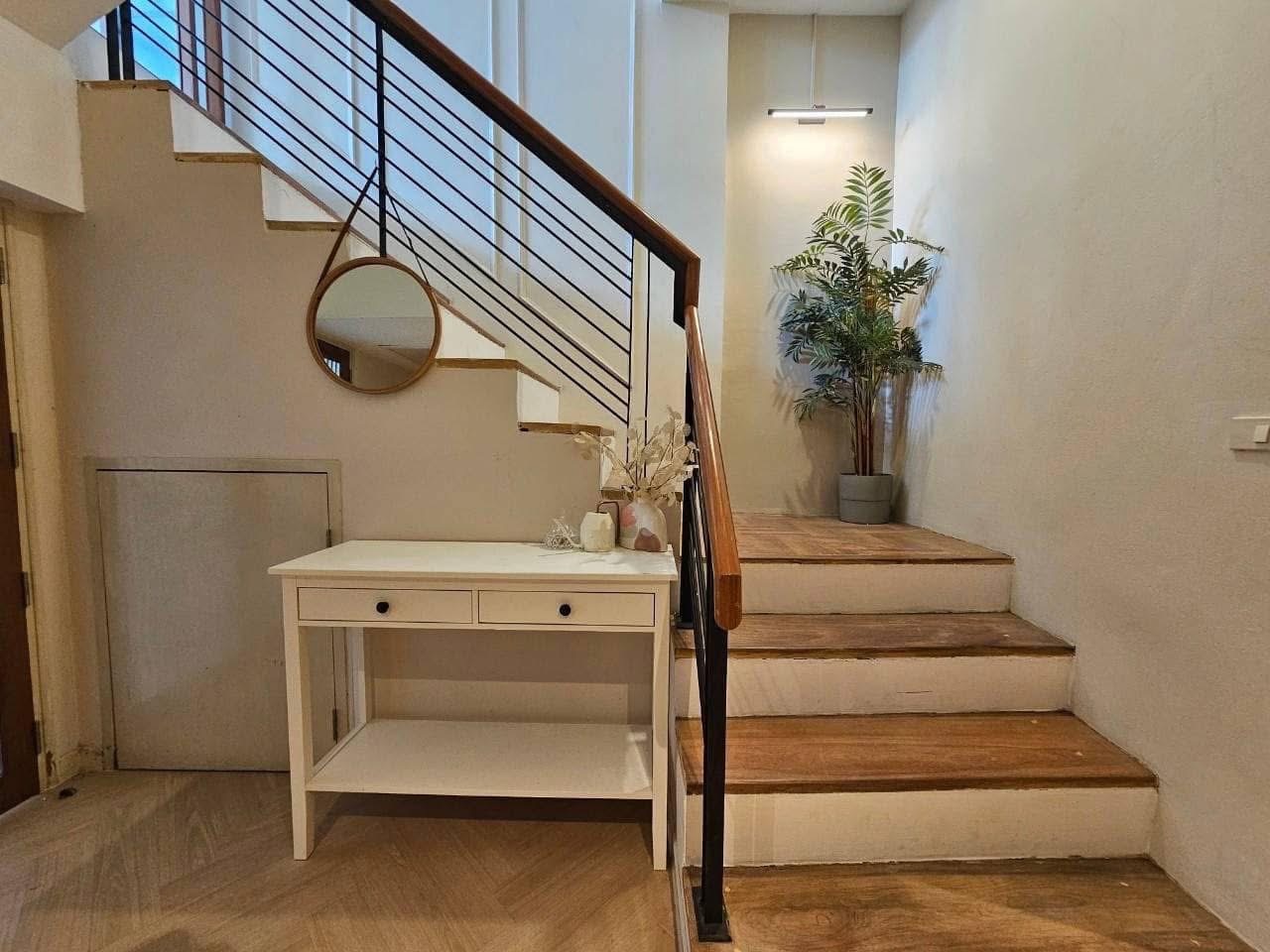 Spacious 3-Bedroom Townhome for Rent in Sukhumvit 49 – Ideal for Families or Home Office