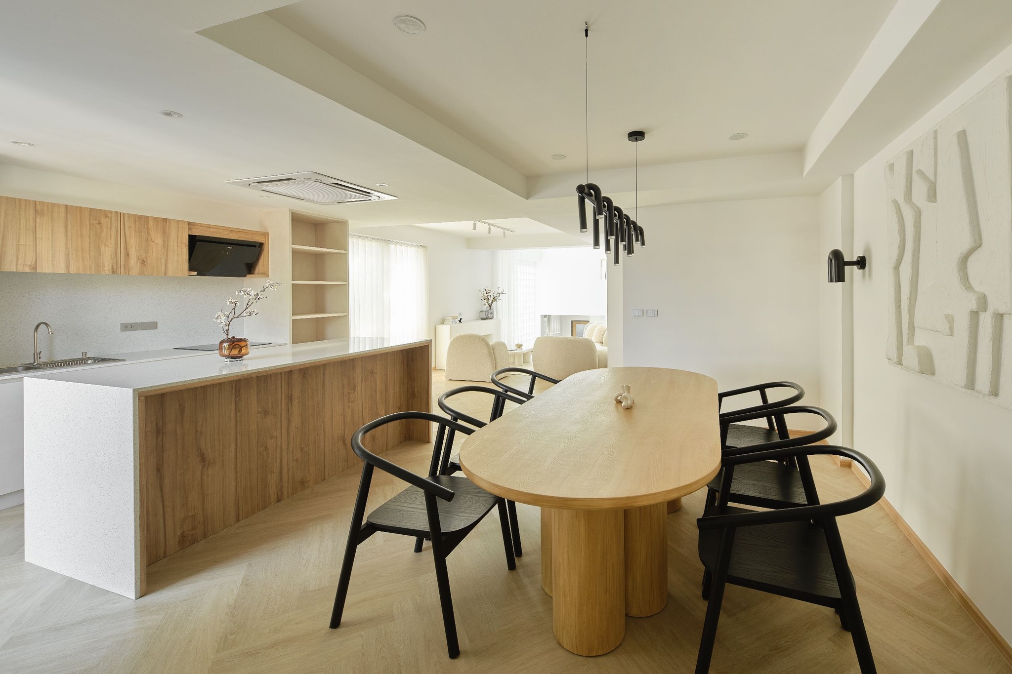 Fully furnished 500 sqm home office in Phahon Yothin-Ratchadapisek for sale at 29MB or rent at 170,000 THB. Prime location, ready to move in.